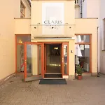 Claris Praag