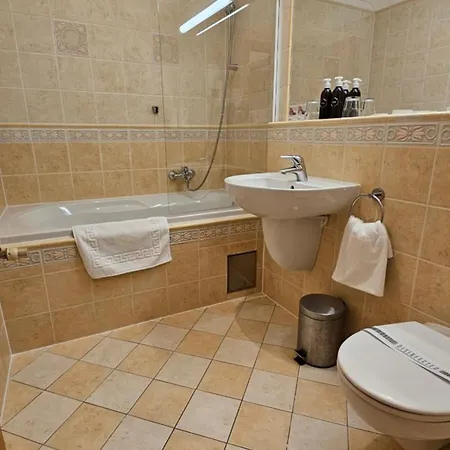 Claris Hotel 3*