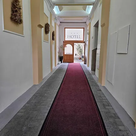 Hotel Claris 3*